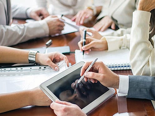 3-woman-using-tablet.jpg 3-woman-using-tablet.jpg